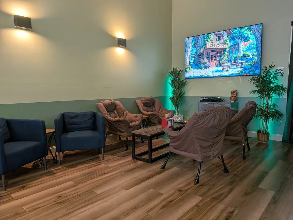 Quigs Kava Lounge spacious interior looking towards the front entrance